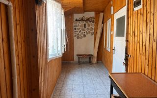 Garsonieră de închiriat – la 2 minute de centru cu curte - Poză 6