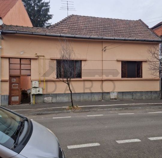 De vanzare casă lingă cetate - Poză 1
