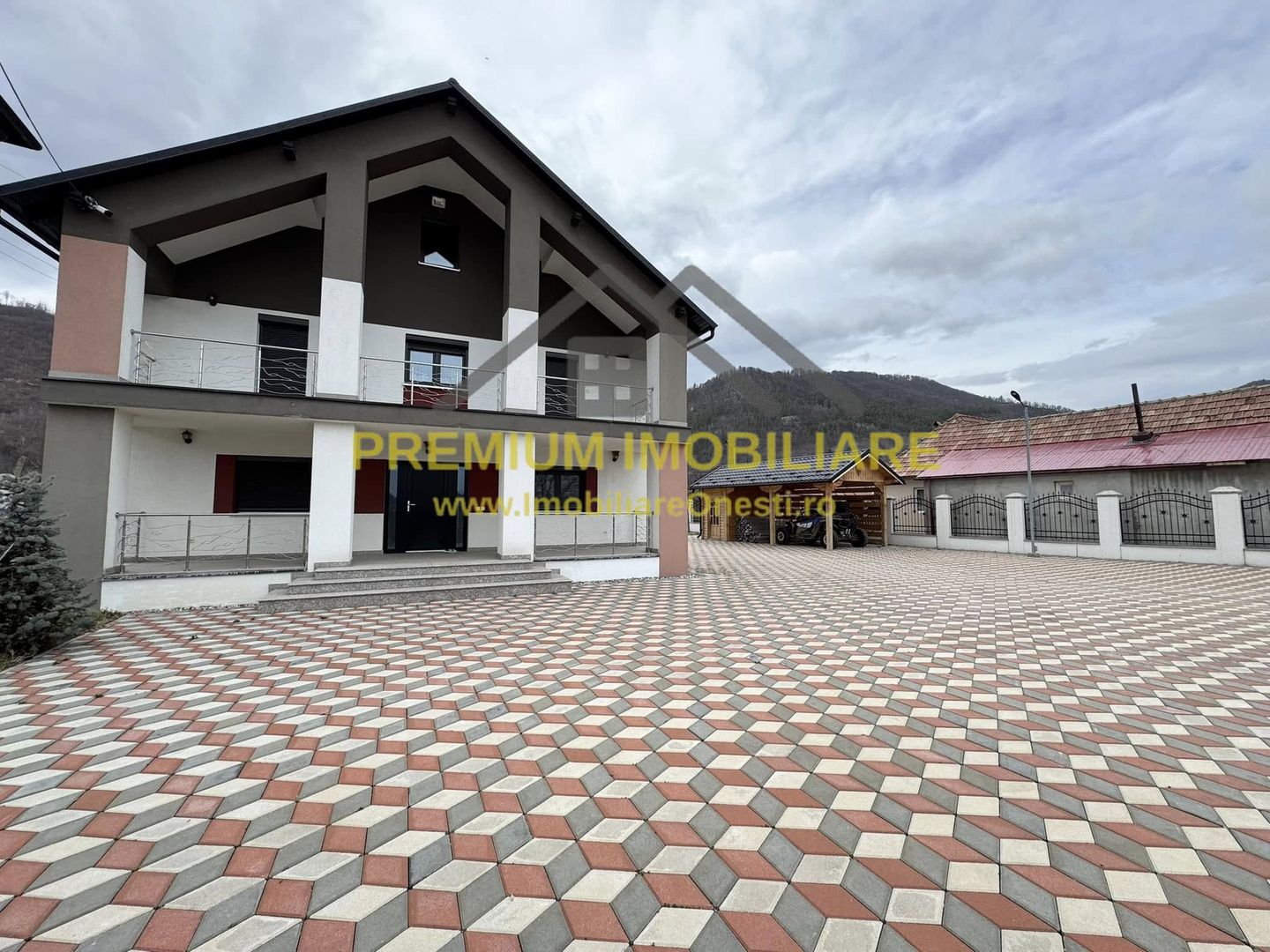 Vila la 13 km de Onesti - Poză 1