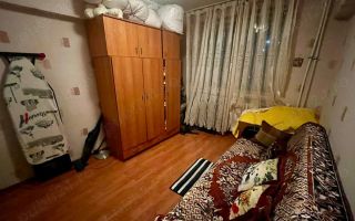 De vanzare apartament 3 camere, Pecineaga/Rahova - Poză 2