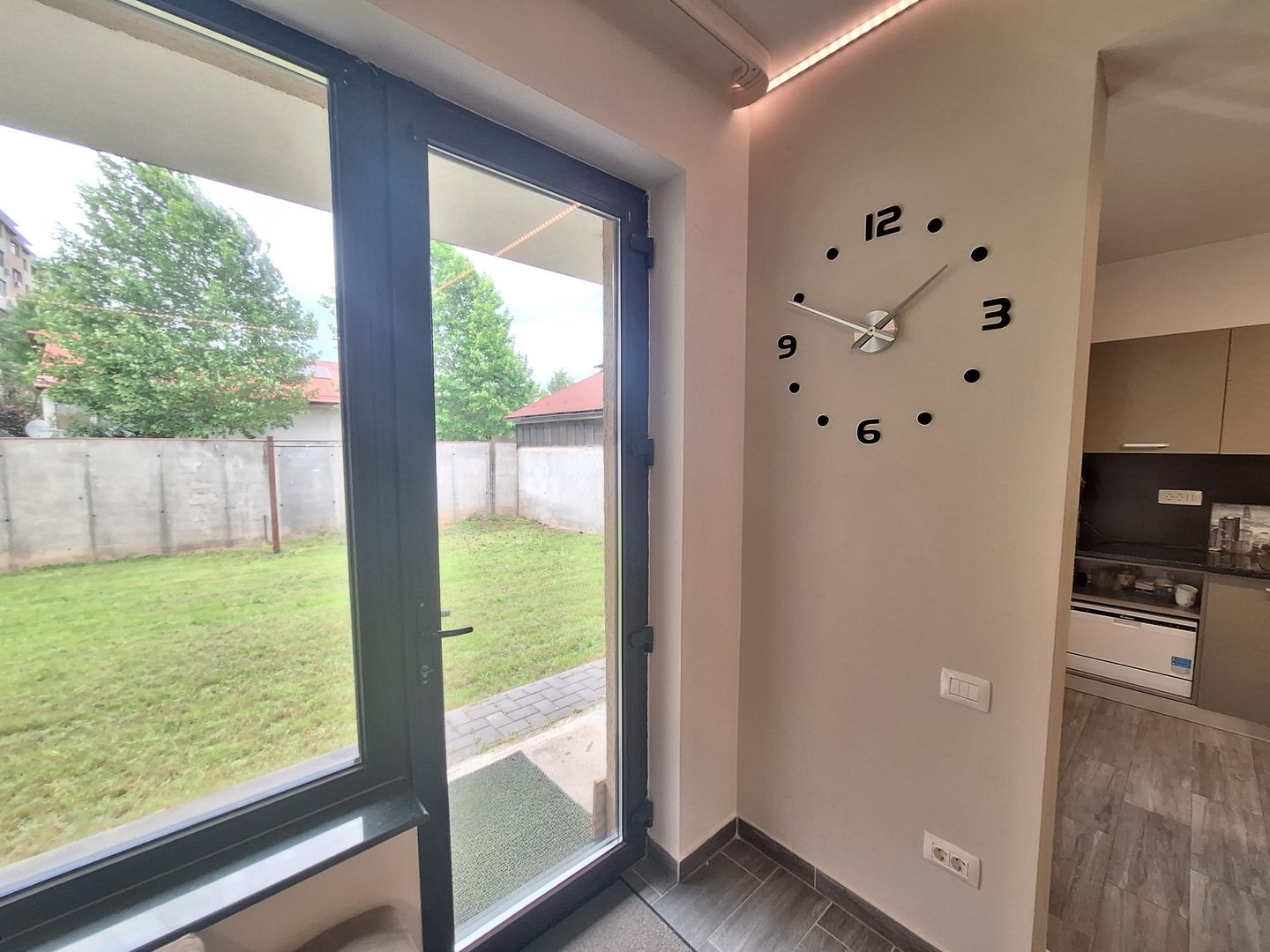 Duplex 4 cam 3 bai parcare&curte Prelungirea Ghence str. Maracineni - Poză 9