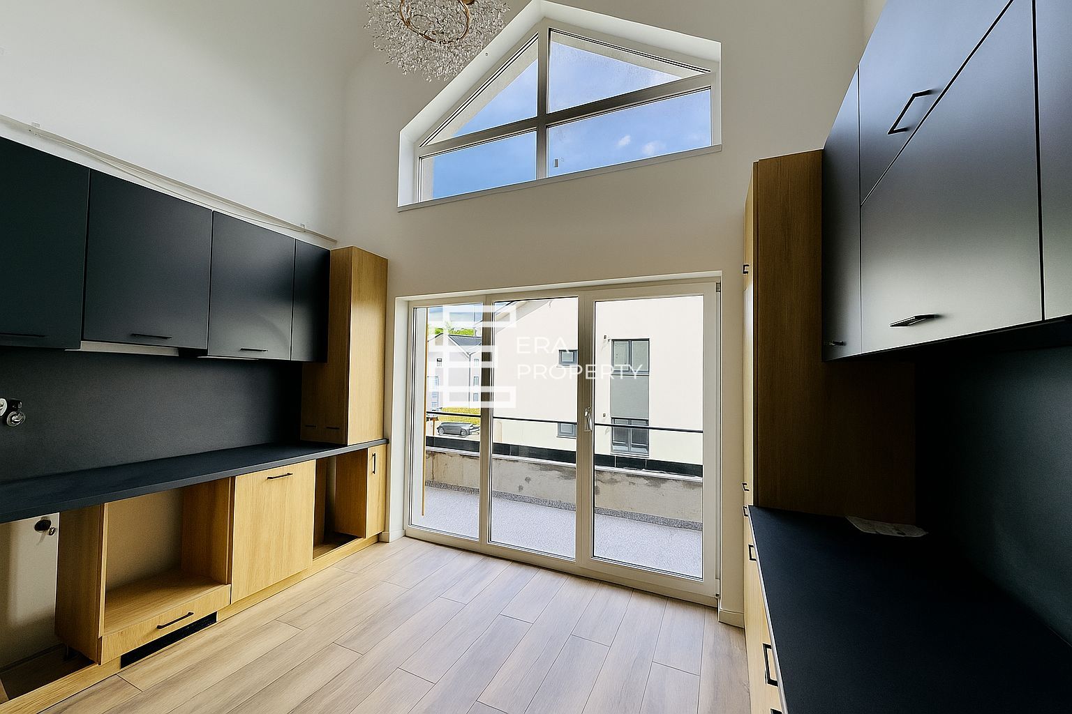 Apartament tip penthouse  partial mobilat , Intabulat,zona Cristian - Poză 3