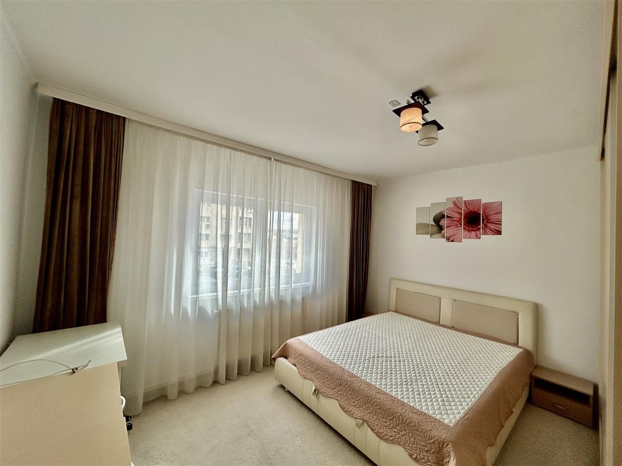Apartament de închiriat în Sibiu – 3 camere, decomandat, 2 băi, 80 mp - Poză 12