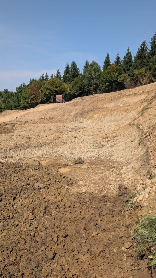 Teren 5930 mp- 1,4 km centru- investitie, cabana in natura - Poză 5