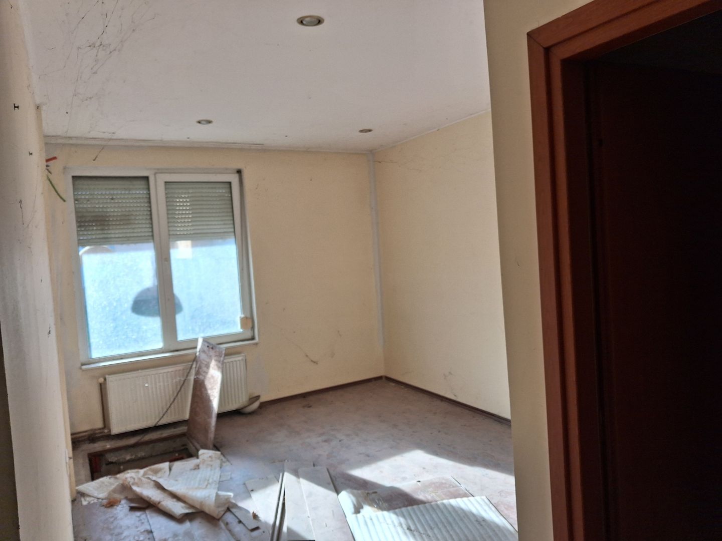 Casa RENOVATA partial 8 cam 6 ari 550mp garaj ANA IPATESCU. - Poză 24