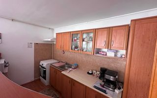 Apartament 3 camere decomandat  78 mp pivnita curte  in zona Centrala - Poză 4