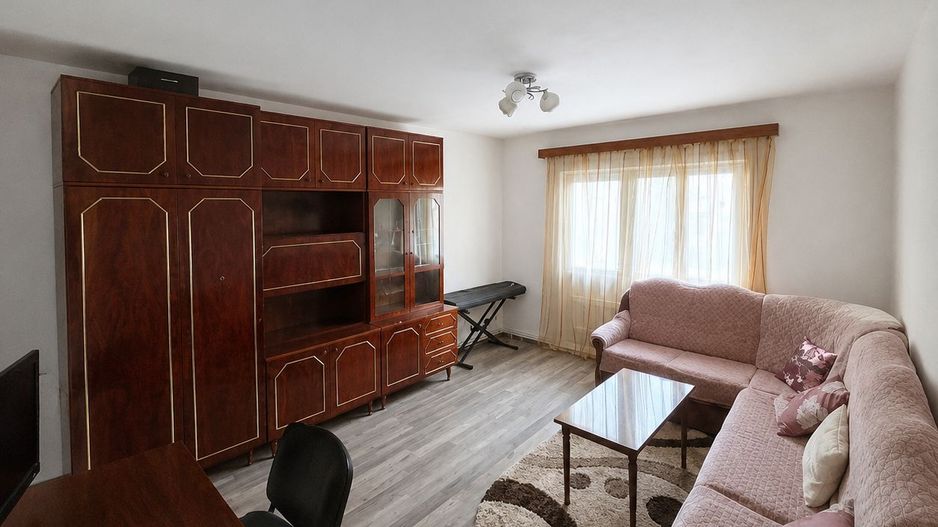 Apartament decomandat cu 3 camere și 2 băi, zona Complex Studențesc - Poză 1