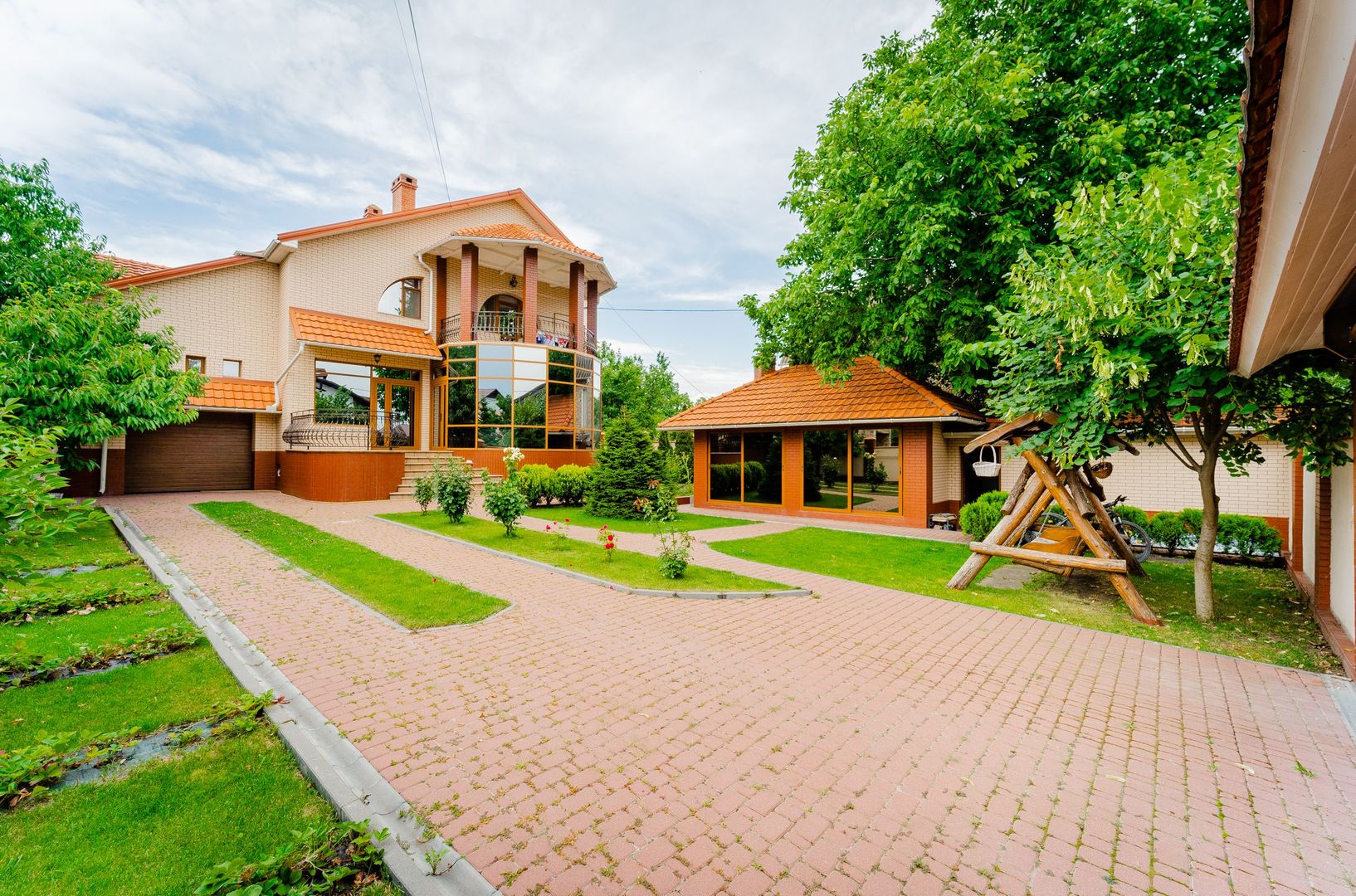 Casă în Chișinău, de vânzare, cu suprafața de 270 m2 pe teren de 6 ari or. Codru. - Poză 1