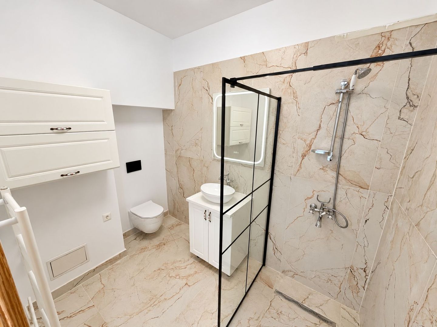 Apartament cu 3 camere și curte privată | Parcul central | Parcare - Poză 9