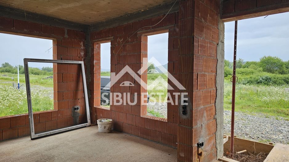 Casa noua 5 camere 3 bai, curte mare - Poză 11
