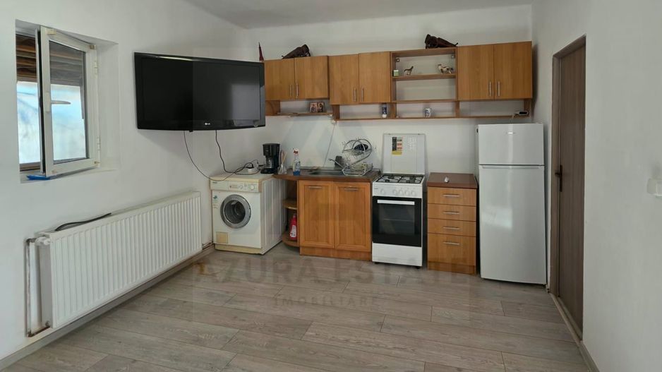 Studio la curte utilat complet cu terasa  zona Lazaret - Poză 10