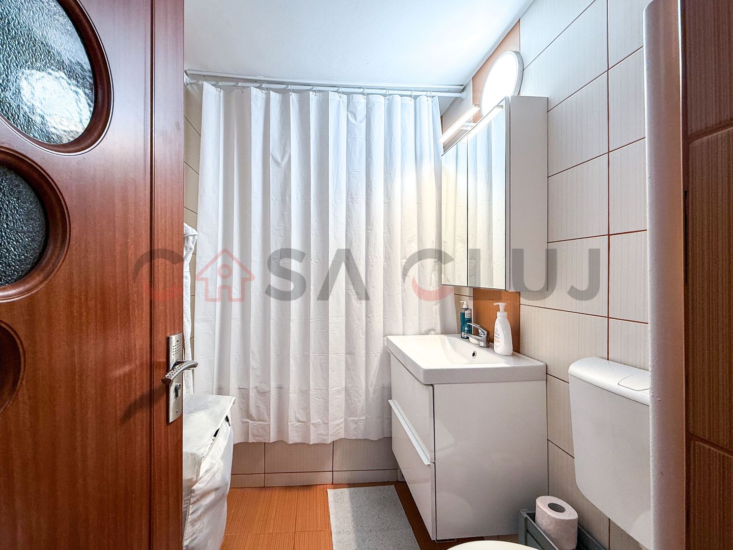 Apartament luminos, finisat modern, decomandat, Intre Lacuri - Poză 5