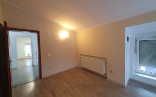 Apartament 5 camere Dumbravita la vila - Poză 3
