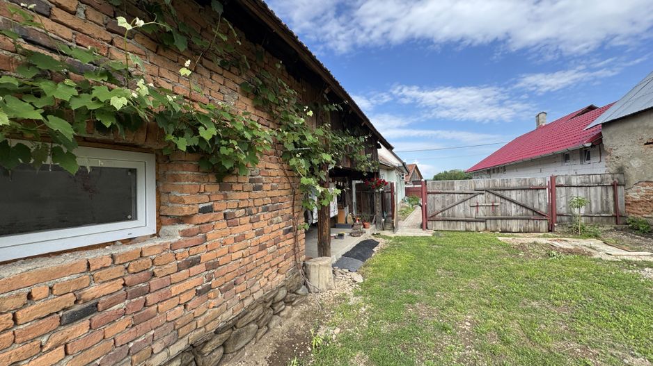 Casa individuala in Arpasu de Sus, teren mare, partial renovata - Poză 27