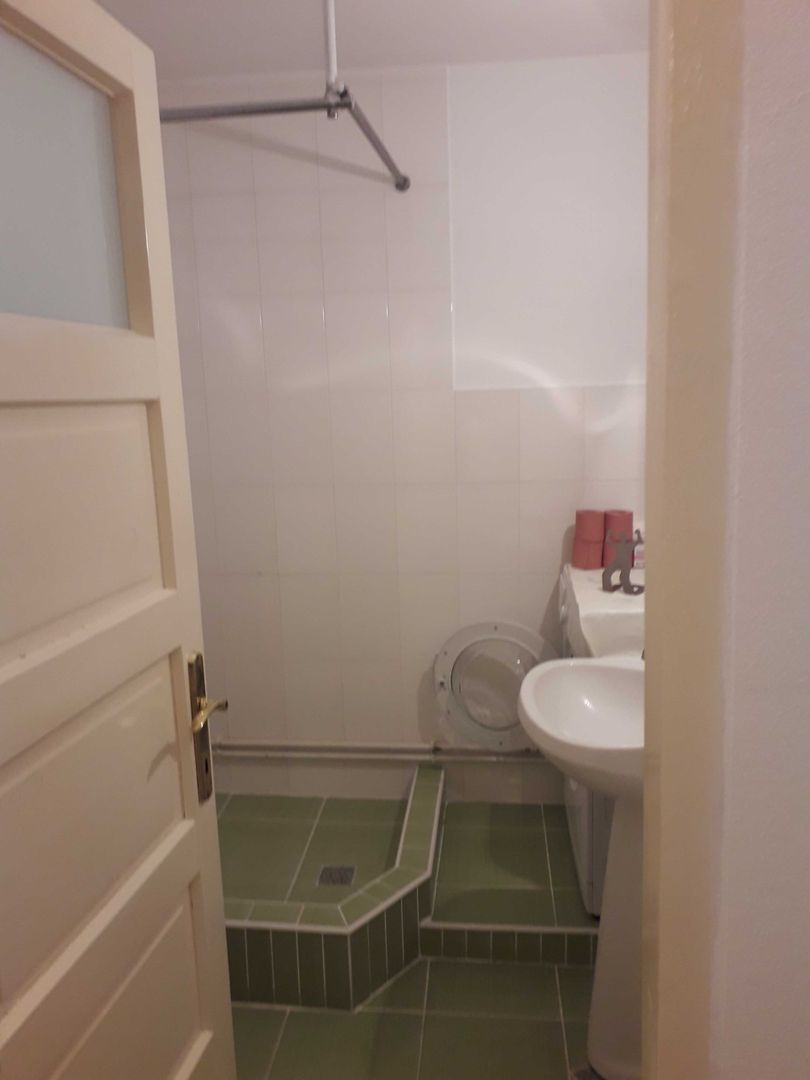 Vând apartament 3 camere , micro 17, destinație spțiu comercial - Poză 3
