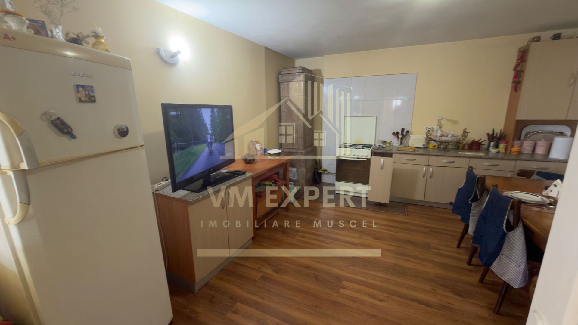 CASĂ 6 CAMERE TEREN 456 MP CENTRU CANPULUNG - Poză 48