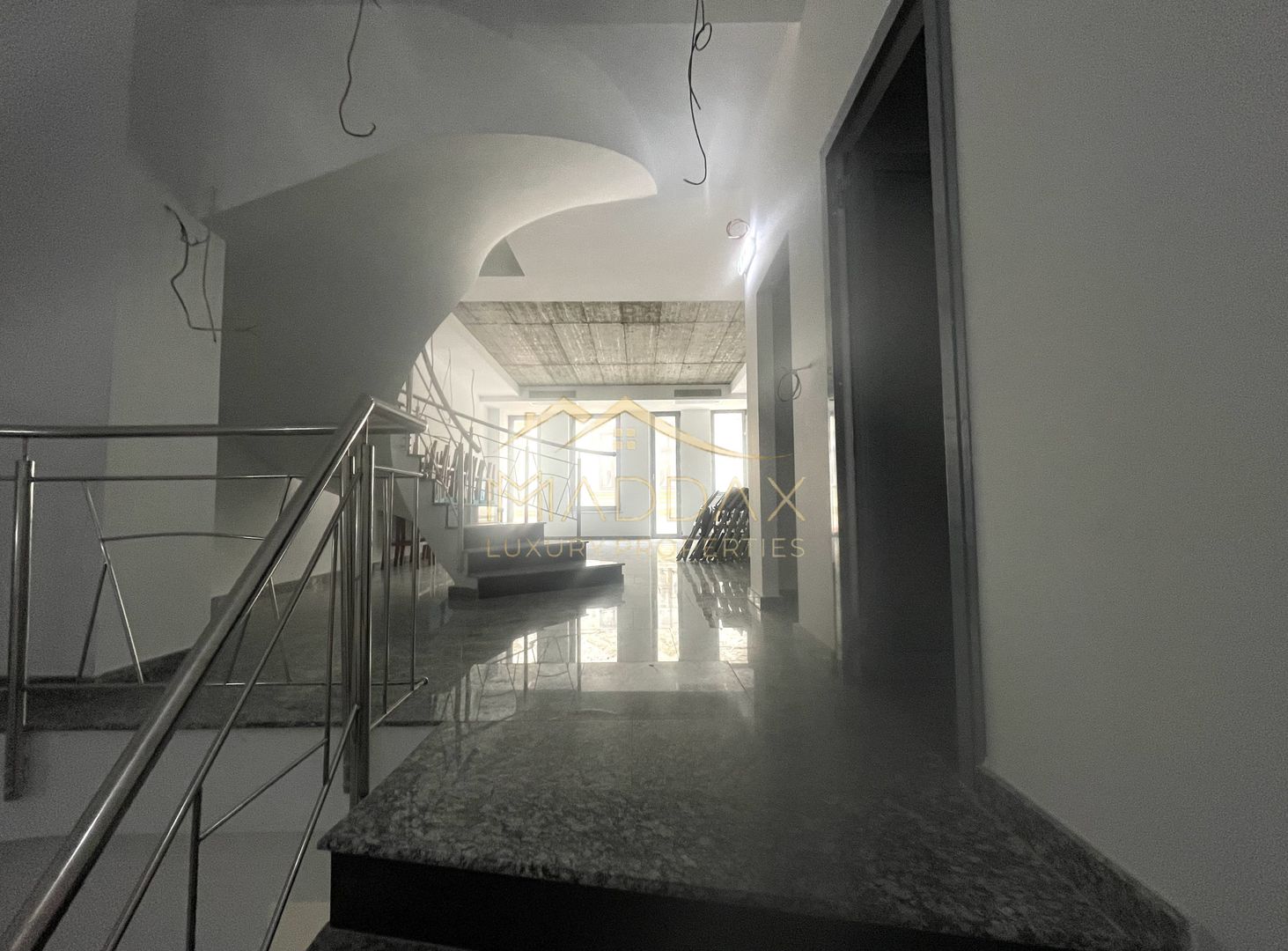 Spatiu comercial***300 mp***Cladire noua// Centrul Istoric - Poză 2