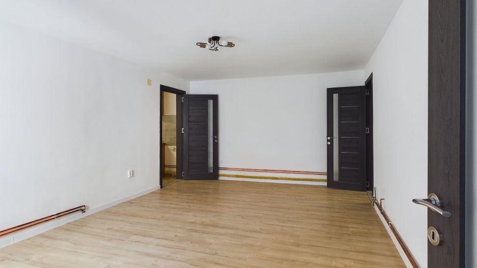 Casă cu 4 camere în Urseni, complet renovată! - Poză 12