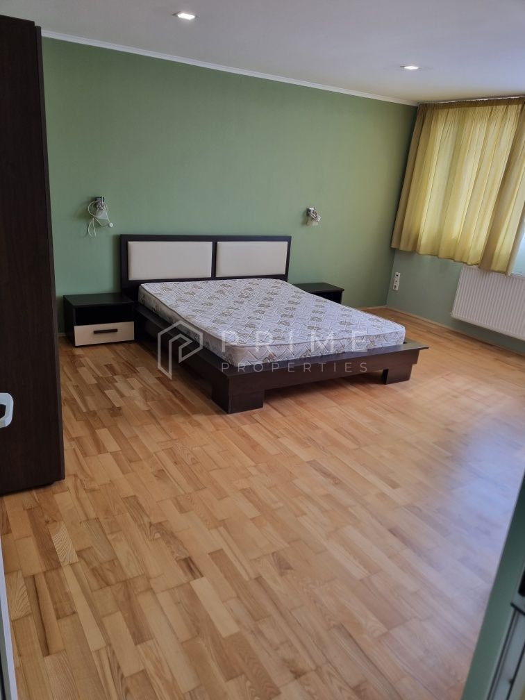 De închiriat apartament ultracentral, utilat, 3 camere, 2 băi, 140 m² - Poză 7