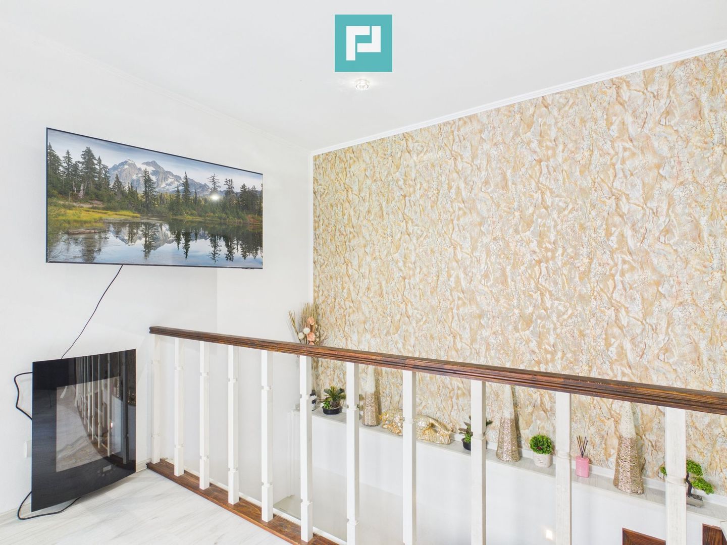 Apartament spațios cu 3 camere, zona centrală - Poză 2