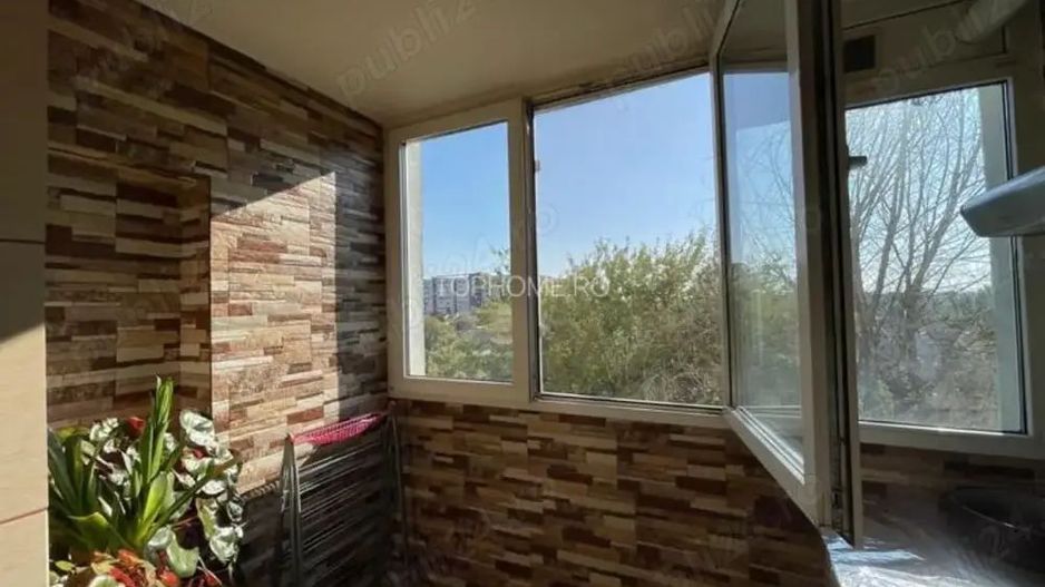Apartament cu 3 camere, 2 băi, etaj 4/8 – Bloc reabilitat, zonă excele - Poză 1