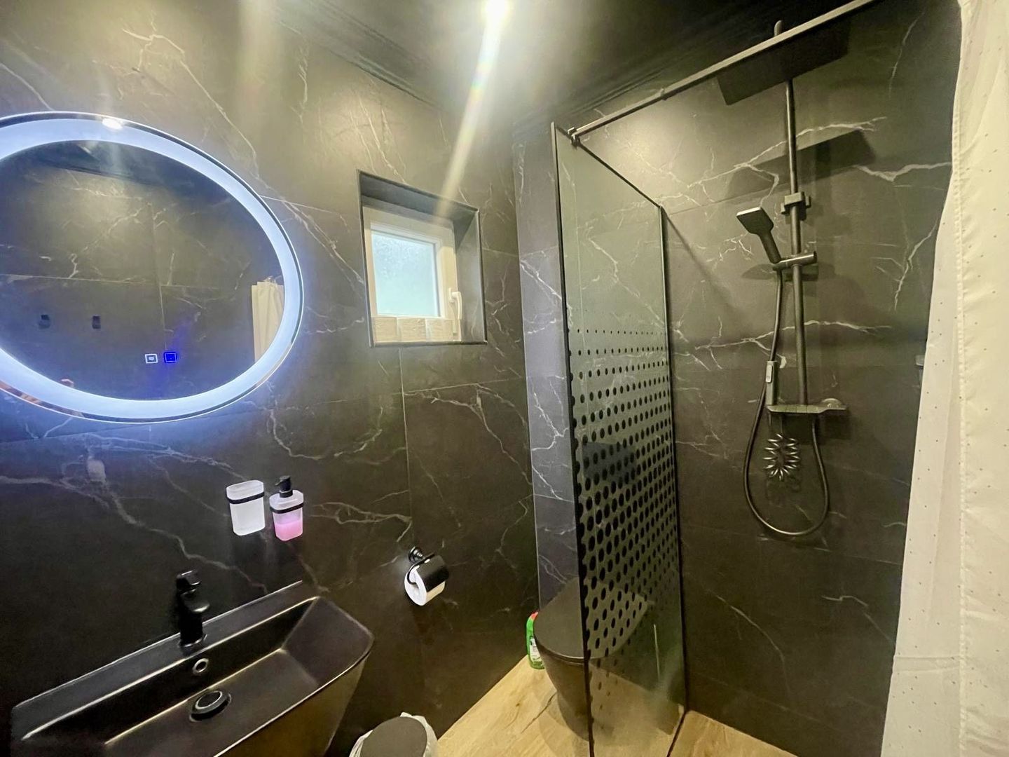 Casa moderna de inchiriat | Burdujeni | Pret pe zi - Poză 12