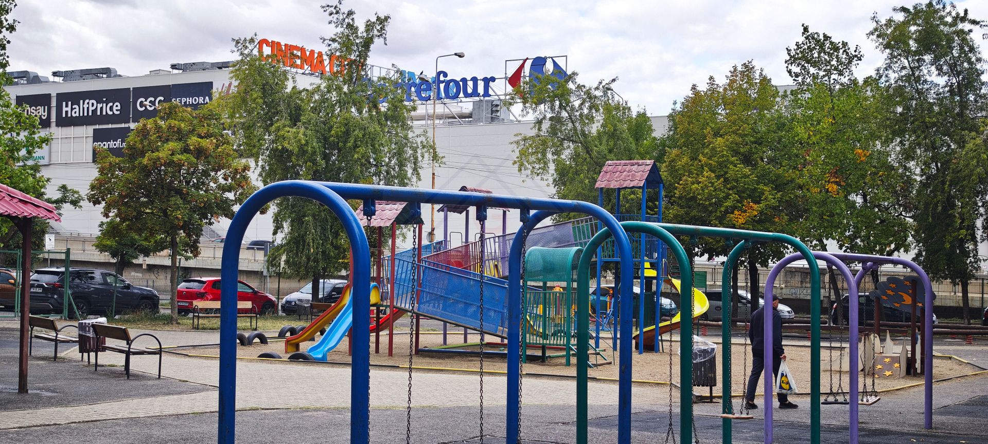 Apartament mare, decomandat, bucatarie separata. PET FRIENDLY. - Poză 9