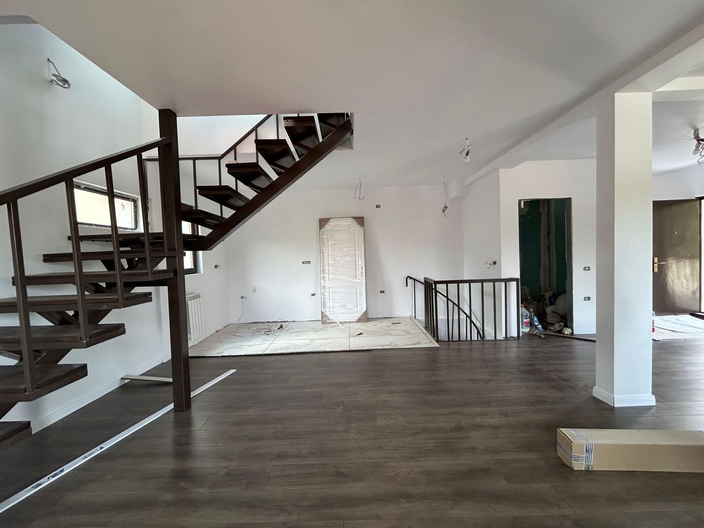 Vila Modernă și Complet Renovată în Otopeni – Oferă Confort și Accesibilitate - Poză 9