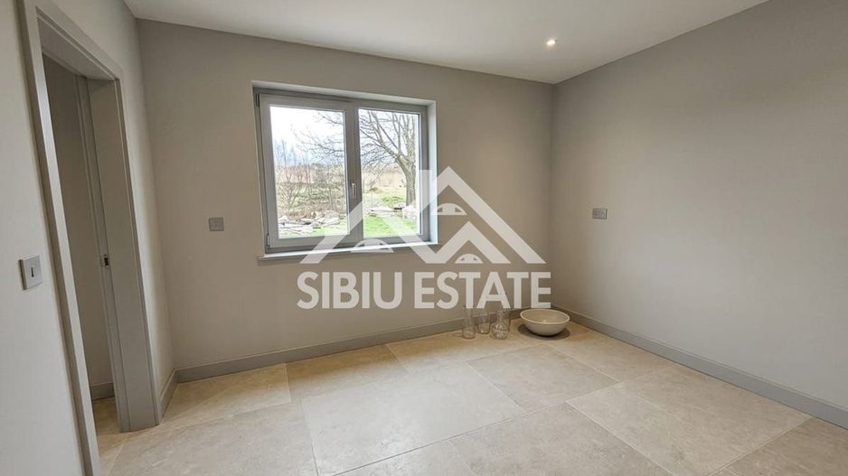 Casa 4 camere, 2 bai, curte si terasa Sibiu Calea Cisnadiei - Poză 11