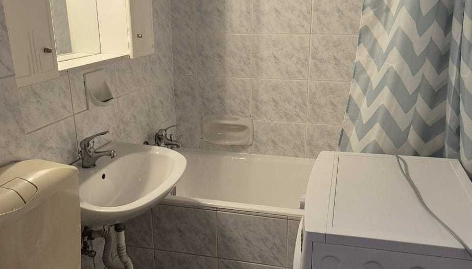 APARTAMENT 3 CAMERE SPATIOS ZONA FAVORIT - Poză 4