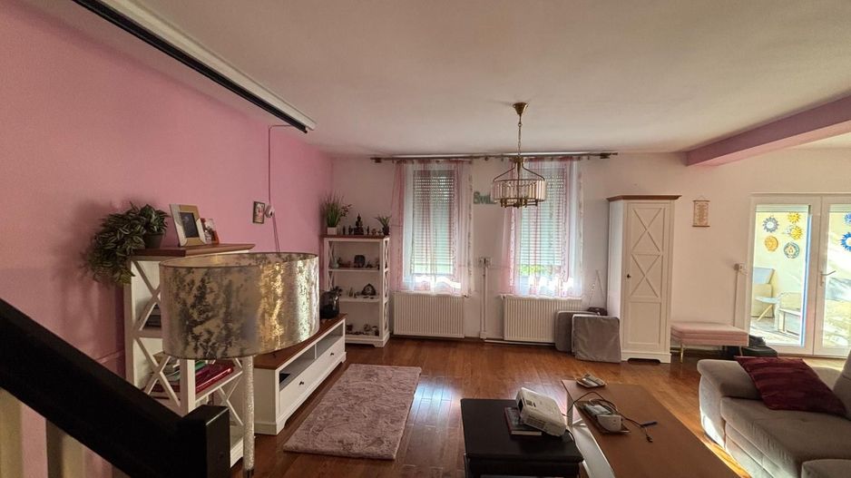 Vila deosebita aproape de padure - Poză 25