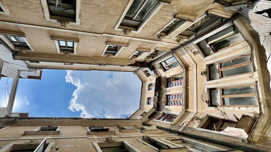 Imobil 2185 mp Centrul Istoric Piata Unirii 500 mp teren vitrina 19 m - Poză 1