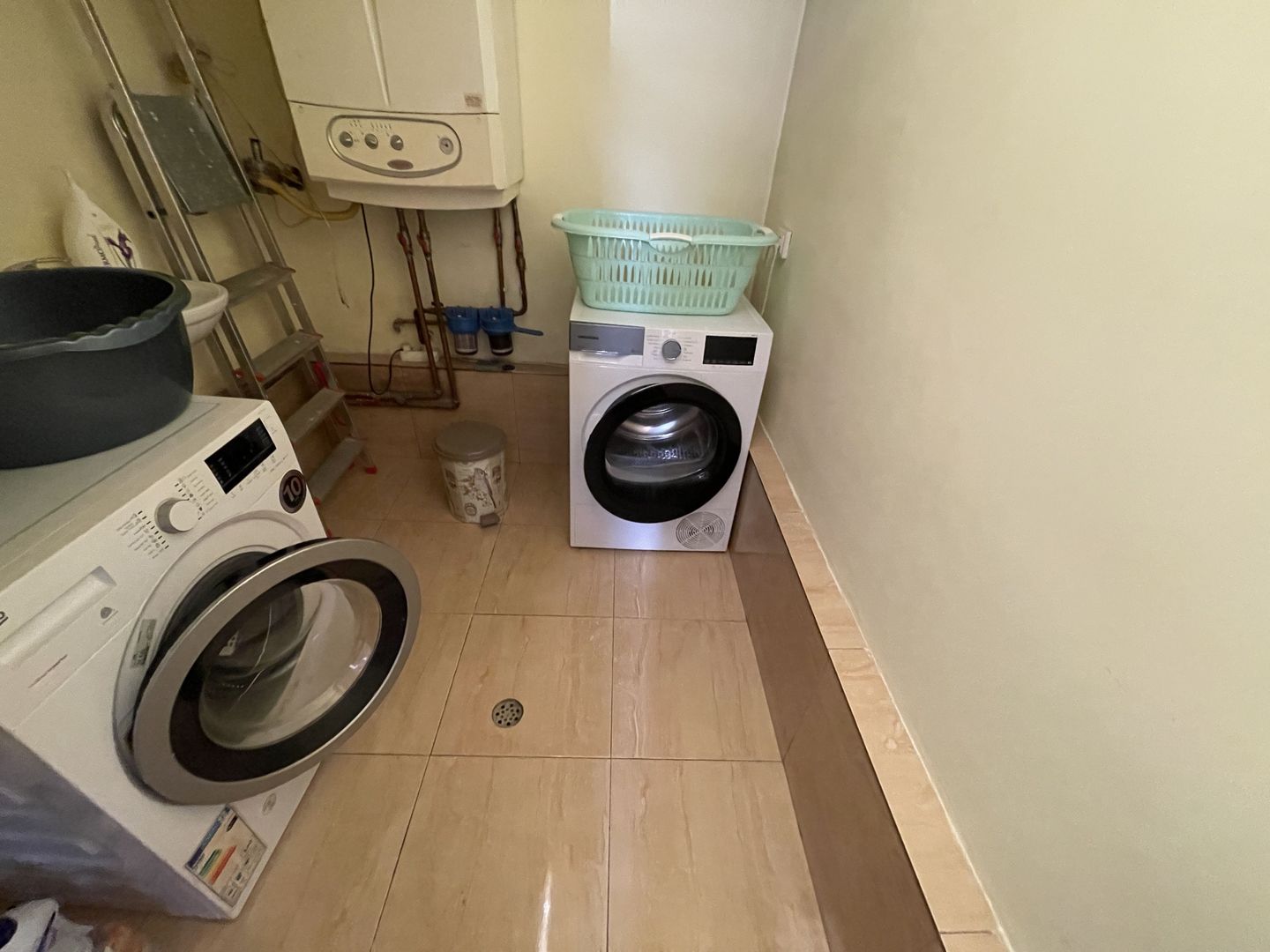 Casa spațioasă  P+1E,526 mp teren-strada liniștită. - Poză 15