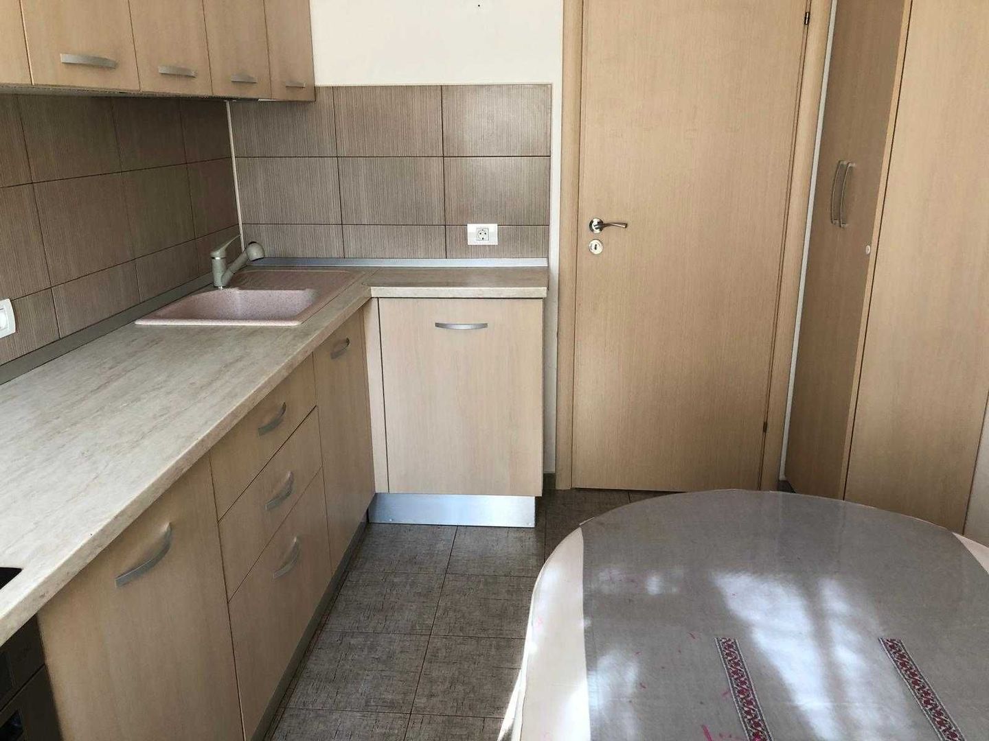 3 camere decomandat, centrala proprie, parcare, etaj 1 - Poză 7