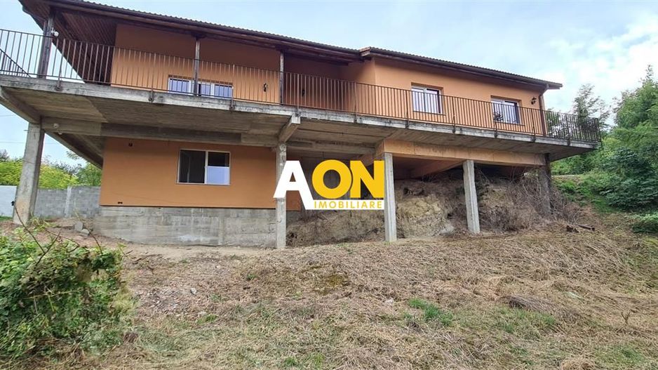 De vanzare casa 4 camere 1392 mp teren in Oarda de Sus - Poză 2