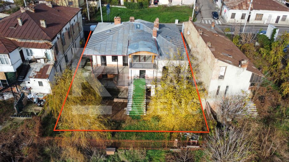 De vânzare – Clădire impresionantă, 11 camere, 9 dormitoare, Păcurari - Poză 2