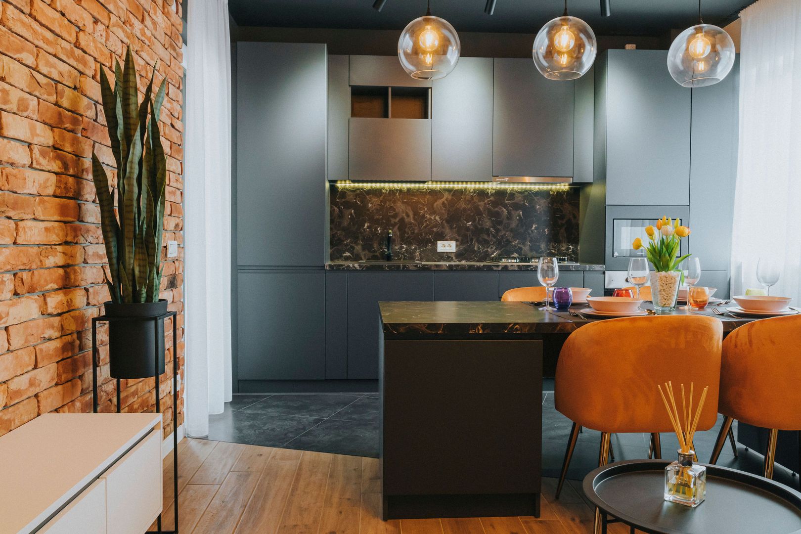 3 camere, ultracentral, Oradea. 215 000 E + TVA - Poză 31