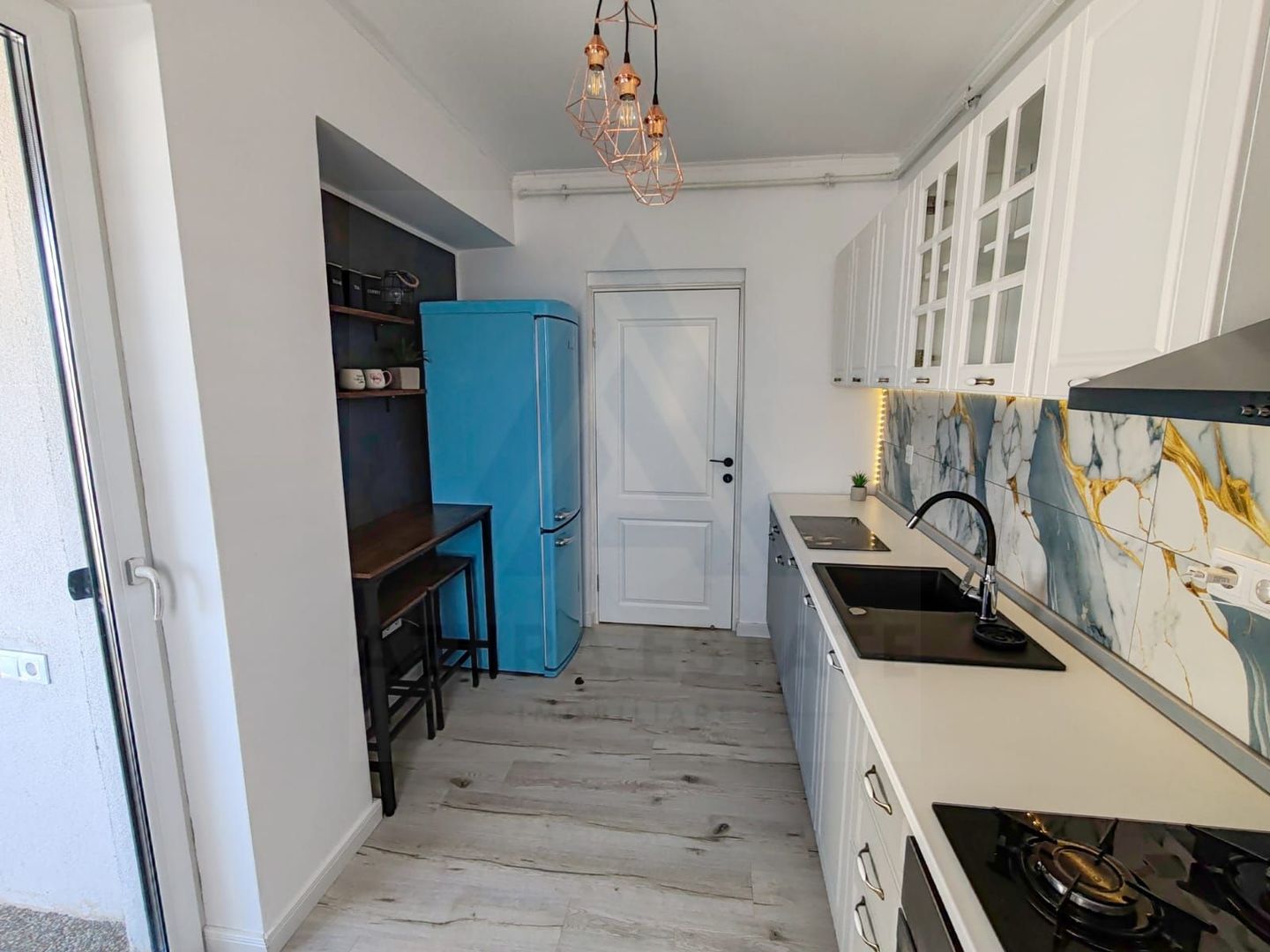 Apartament premium 2 camere balcon generos parcare pe Mihai Viteazul - Poză 6