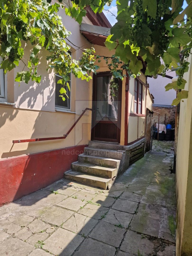 Vanzare casa 4 camere Brasov - central - Poză 2