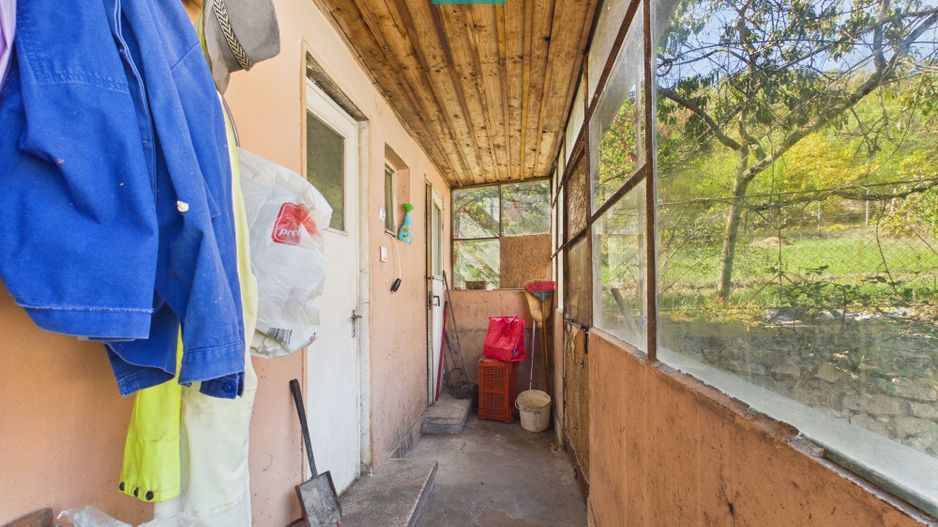 Casă spațioasă cu teren generos, Radna Lipova - Poză 13