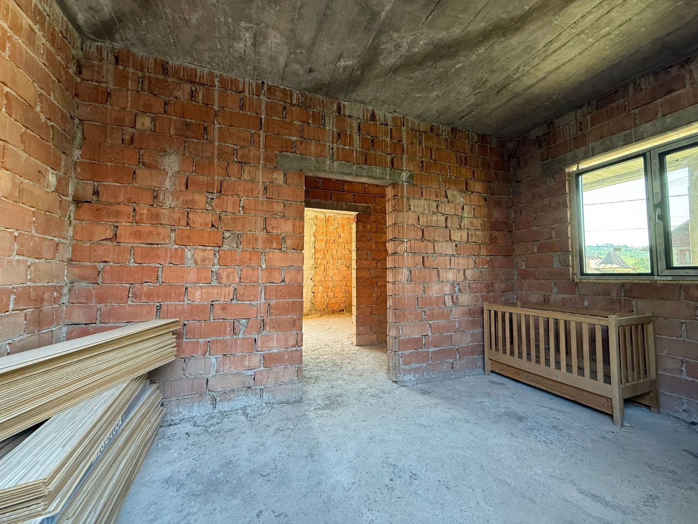 Vanzare casa cu 4 camere+anexe într-o zonă de poveste – Bezdead - Poză 7