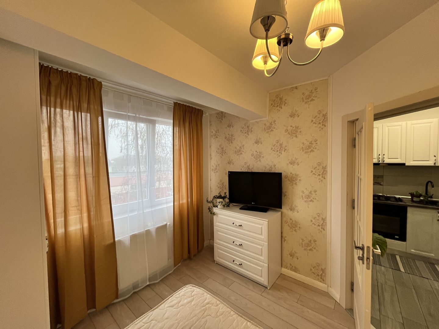 Studio bine compartimentat, parcare, complet mobilat, renovat, mutare imediata - Poză 4