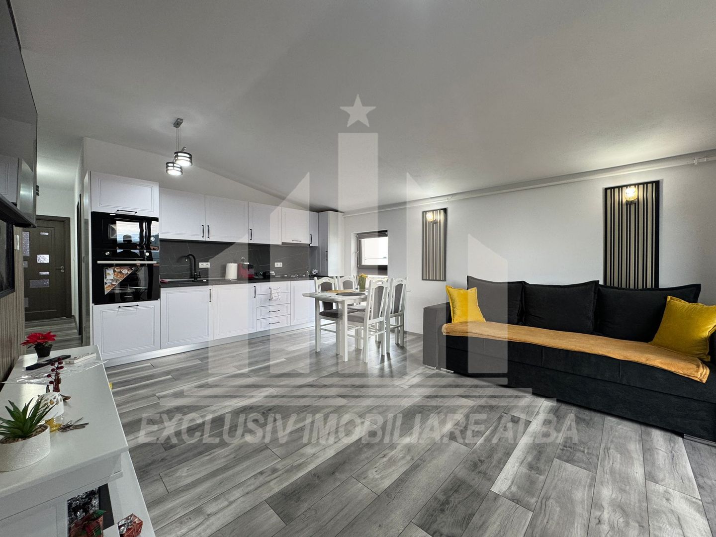 Apartament cu 3 camere decomandate, Bloc Nou - Poză 1