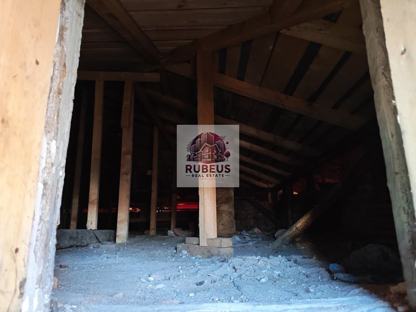 Casa cu personalitate in Calomfirescu – spatiu, liniste si teren gener - Poză 35