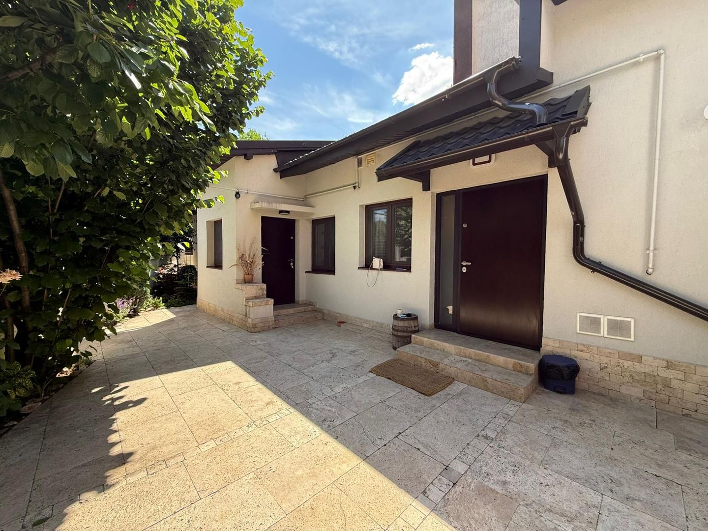Casa renovata integral | acces auto in curte | Centrala proprie - Poză 1