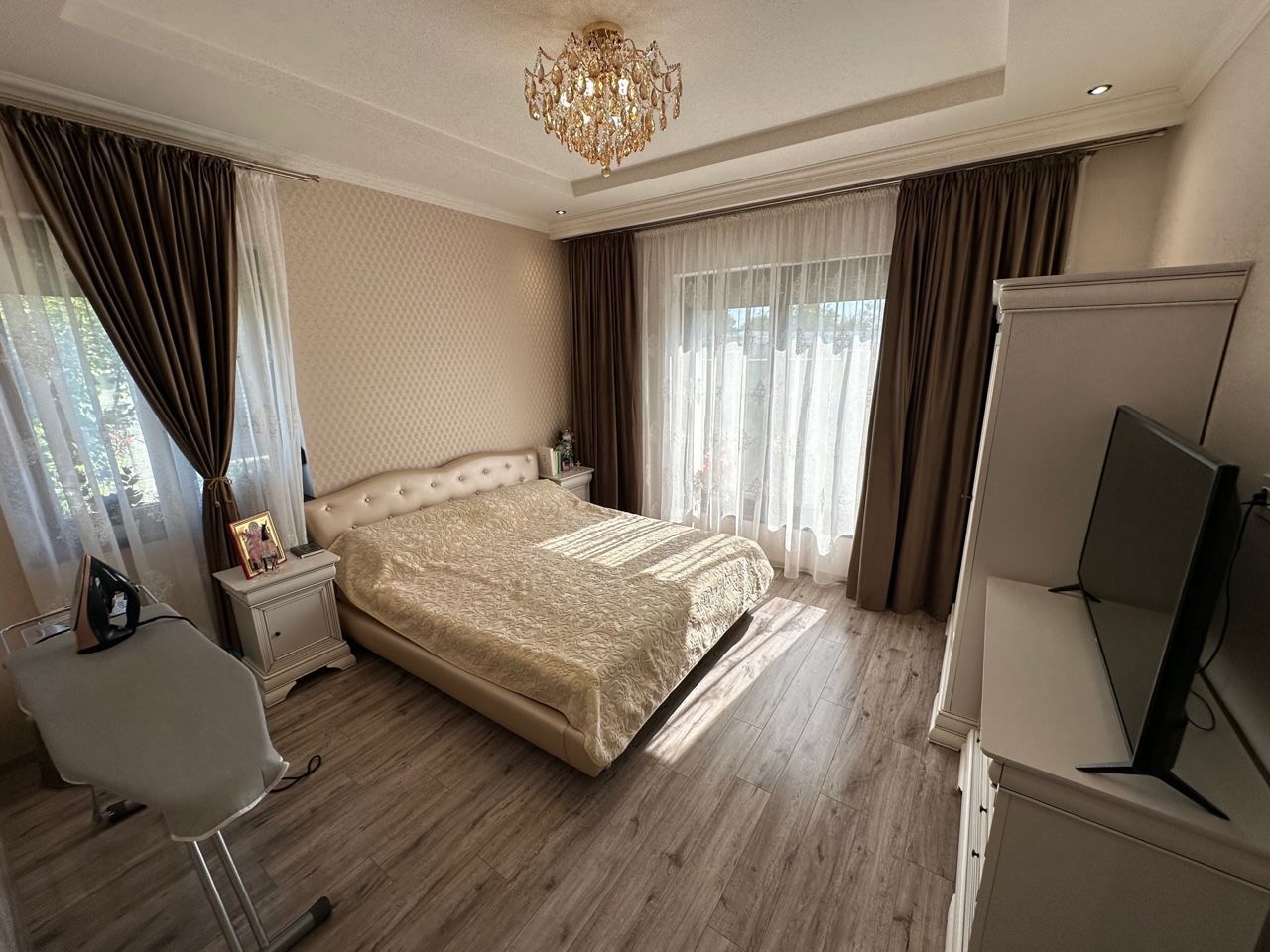 CASA EXCEPTIONALA CU LIVADA PROPRIE - Poză 6