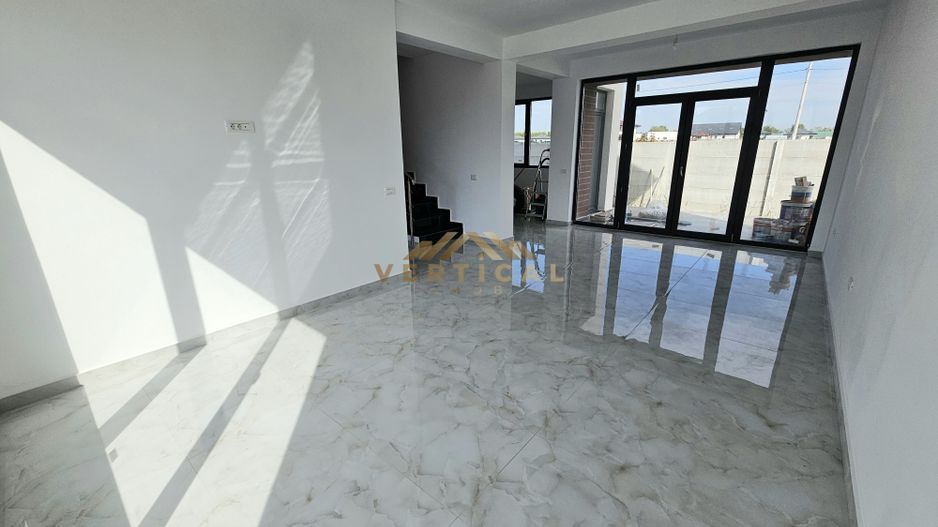 Vila 4 camere in centrul comunei Berceni - Poză 12