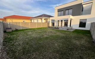 Duplex despărțit prin perete dublu/ Garaj - Poză 32