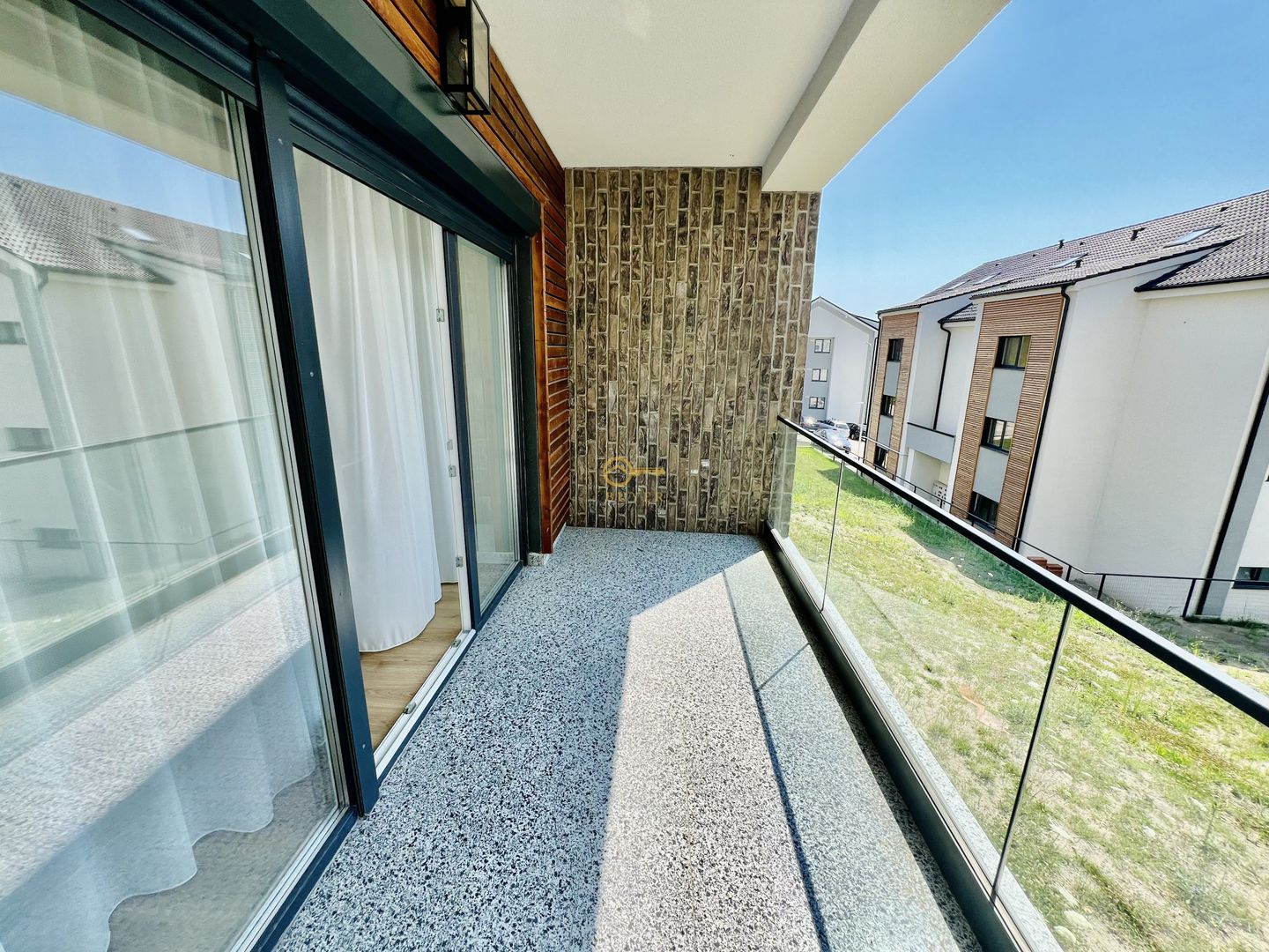 Garsoniera spatioasa LA CHEIE- Incalzire in pard, jaluzele electrice - Poză 7