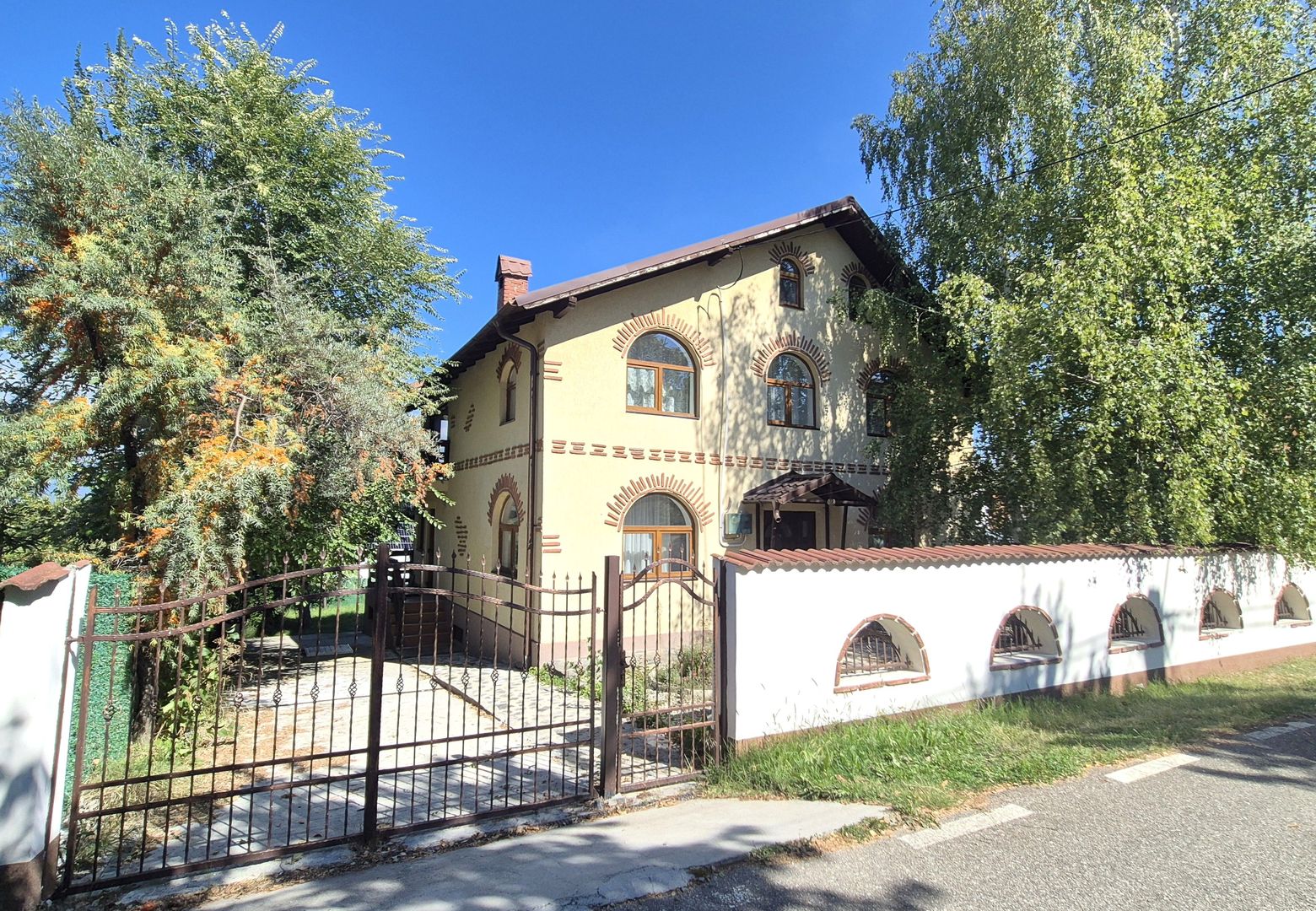 COMISION 0% - Casa cu view specataculos, D+P+M 236mp teren 436mp Campulung Arges - Poză 3